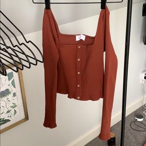 Burgundy share shoulder long sleeve cropped shirt